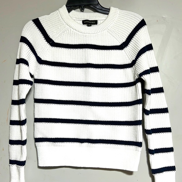 Banana Republic xs Sweater - Picture 2 of 7
